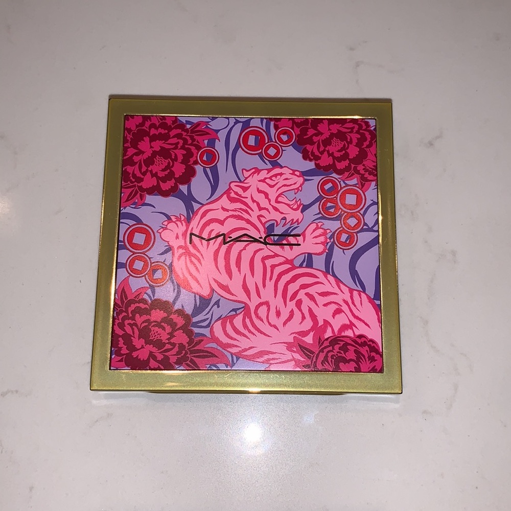 MAC Eye Shadow Pallette Made My Fortune